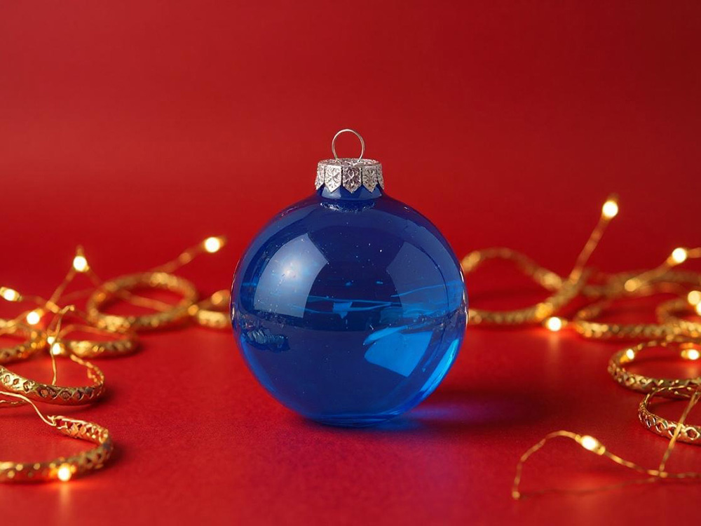 Стеклянный елочный шар Christmas bauble, синий прозрачный, с серебристым колпачком в черной коробке-3
