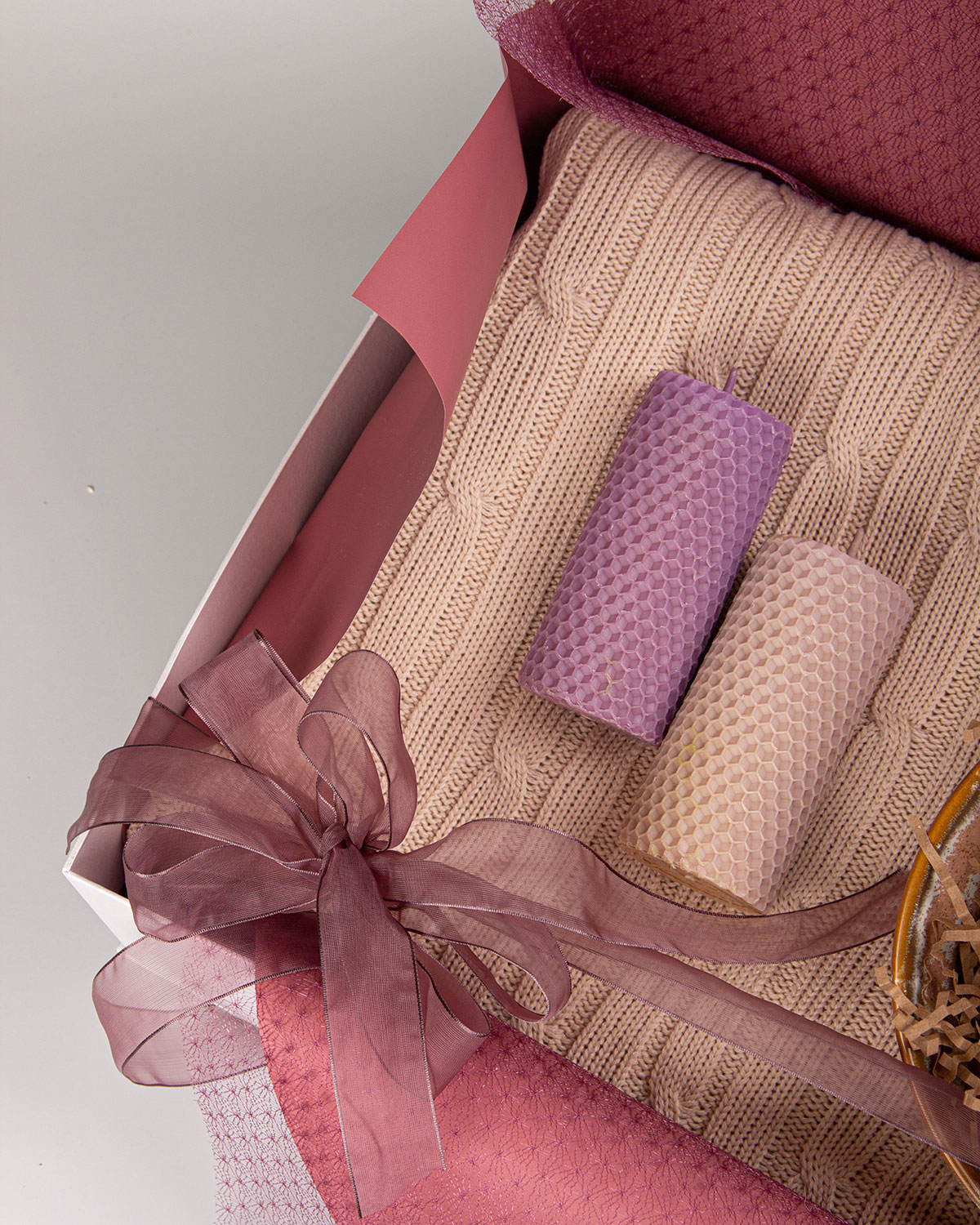 Подарочный набор "Цвет пиона" с керамикой и пледом-1