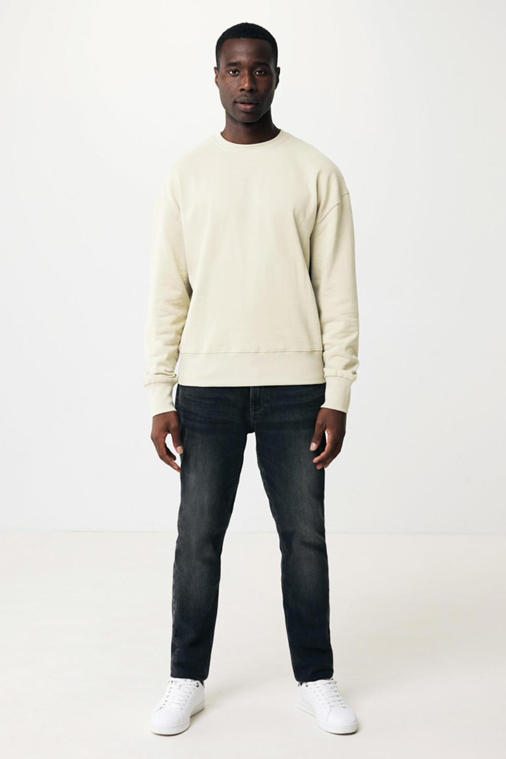 Свитшот Iqoniq Kruger из переработанного хлопка, свободный крой, унисекс, 340 г/м²-15