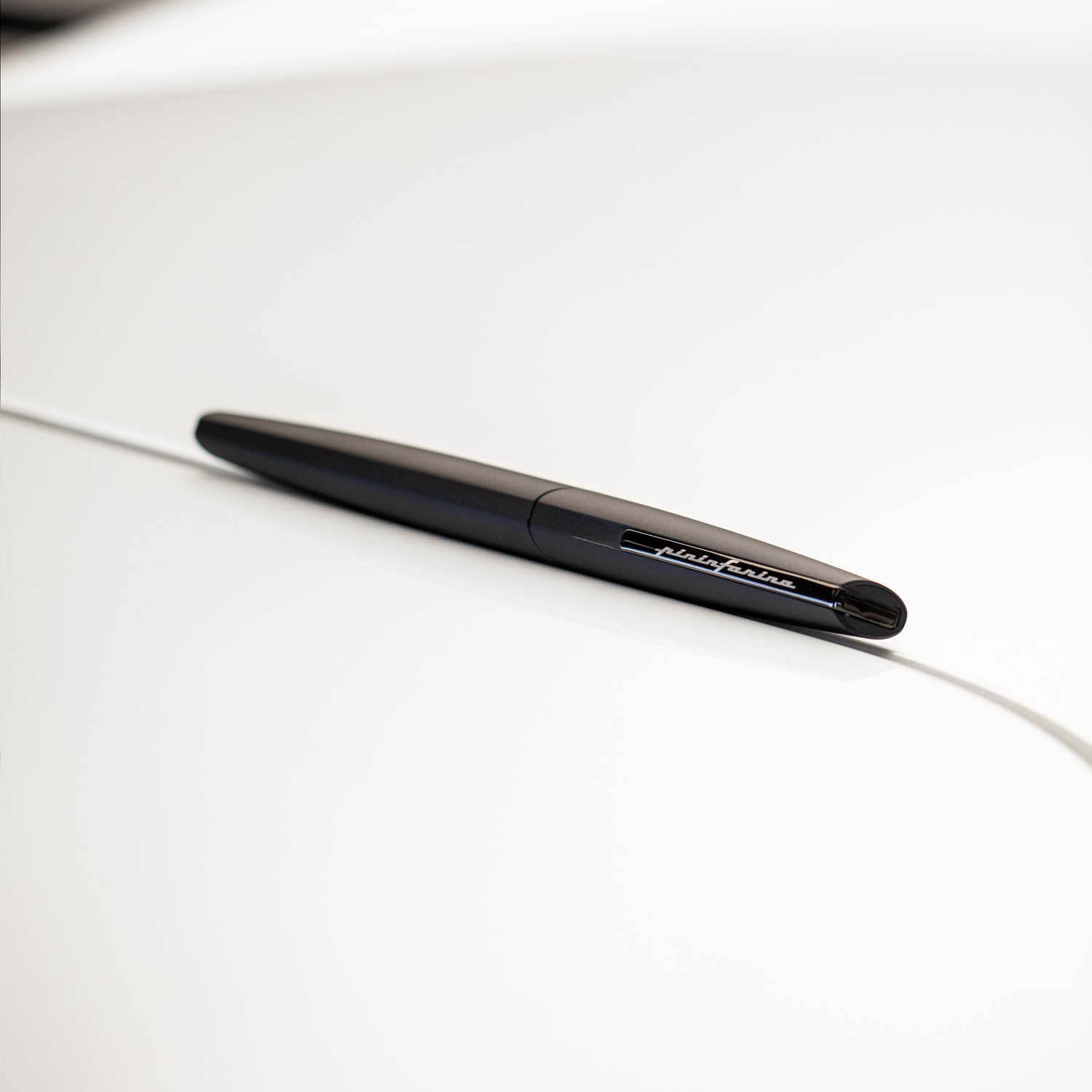 Роллер PININFARINA PF Two BLACK-6