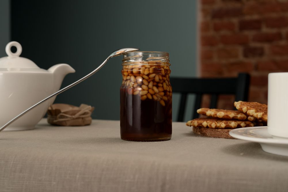 Мед цветочный Bee To Bear, с кедровыми орехами-1