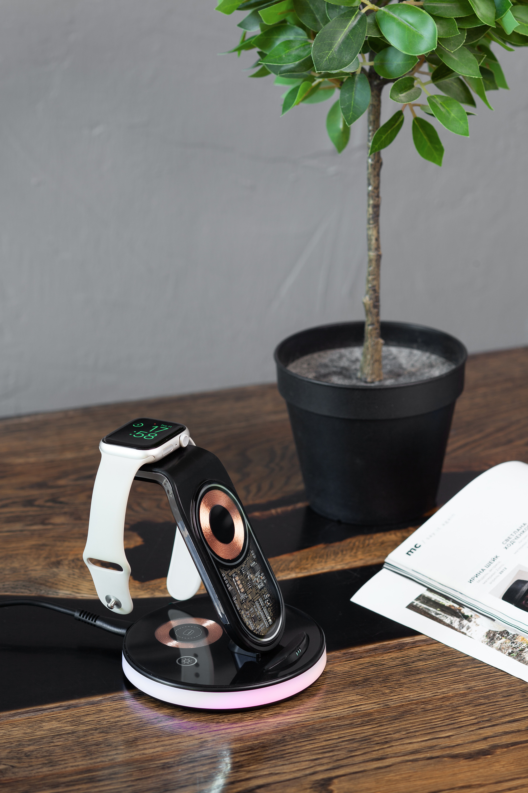 Беспроводная (15W) зарядная станция "Tron" с прозрачным корпусом и подсветкой-2