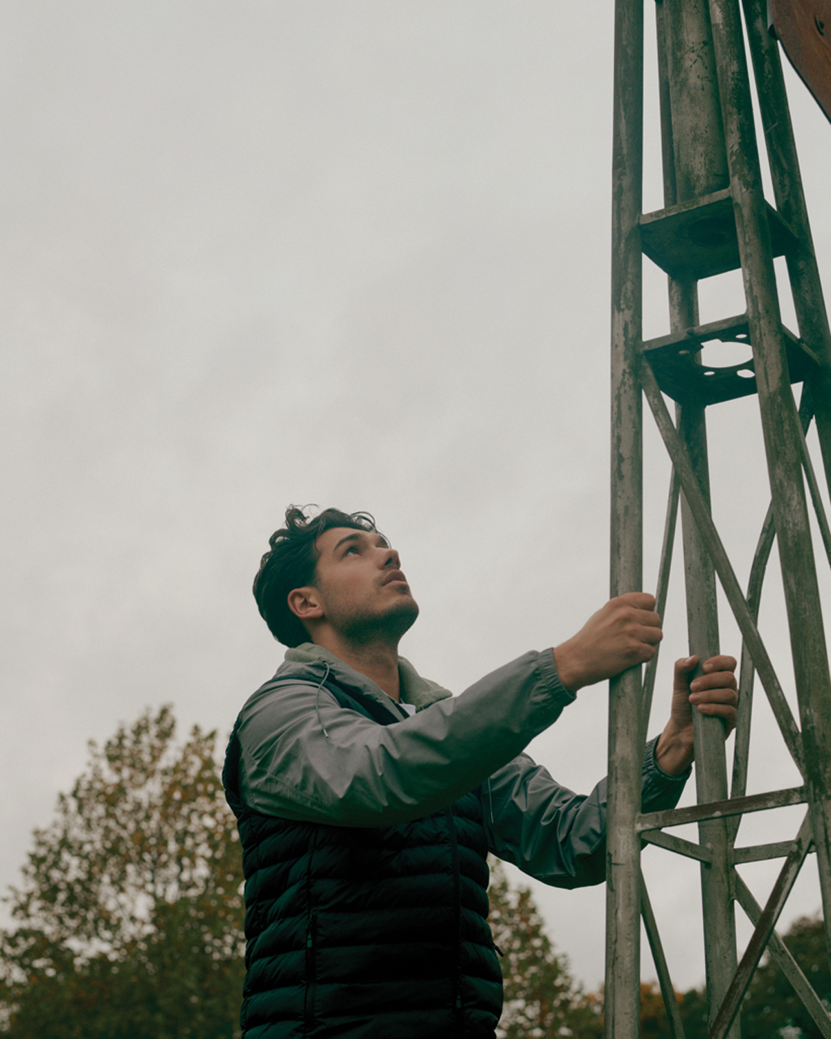 Ветровка Iqoniq Logan из переработанного полиэстера AWARE™, унисекс, 70 г/м²-12