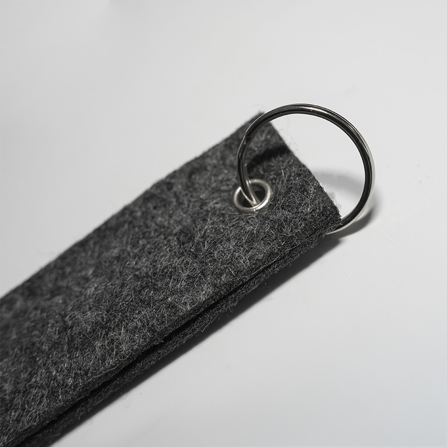 Брелок-ремувка FELTY 12 х 3 см, темно-серый, RPET фетр, темно-серый-1