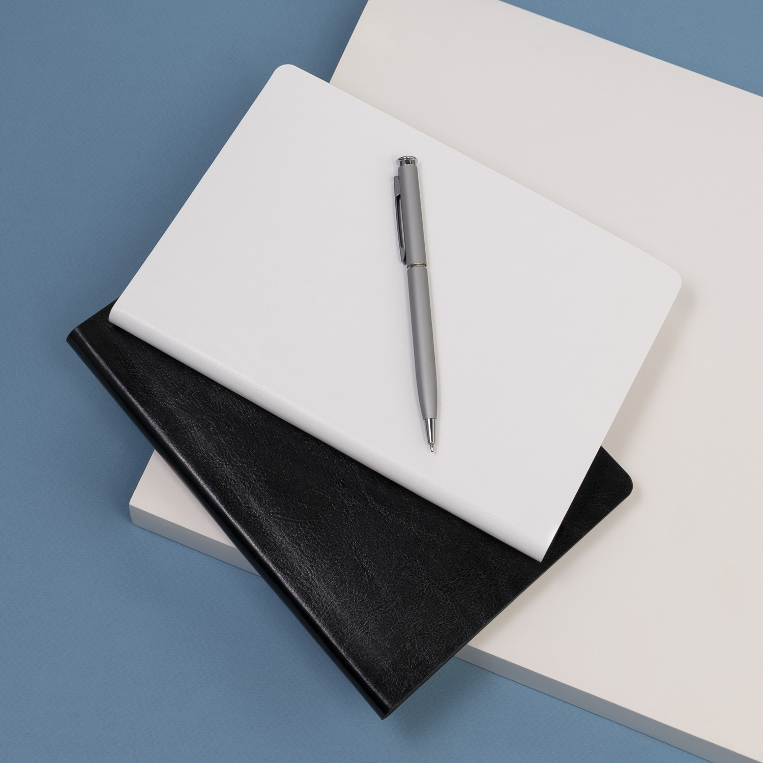 Ежедневник Galaxy недатированный, гибкая обложка, срез голограф. фольга, черный-10