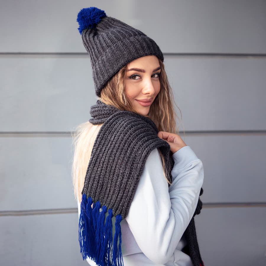 Шапка и шарф GoSnow с ярким пoмпоном и кисточками, синий-6