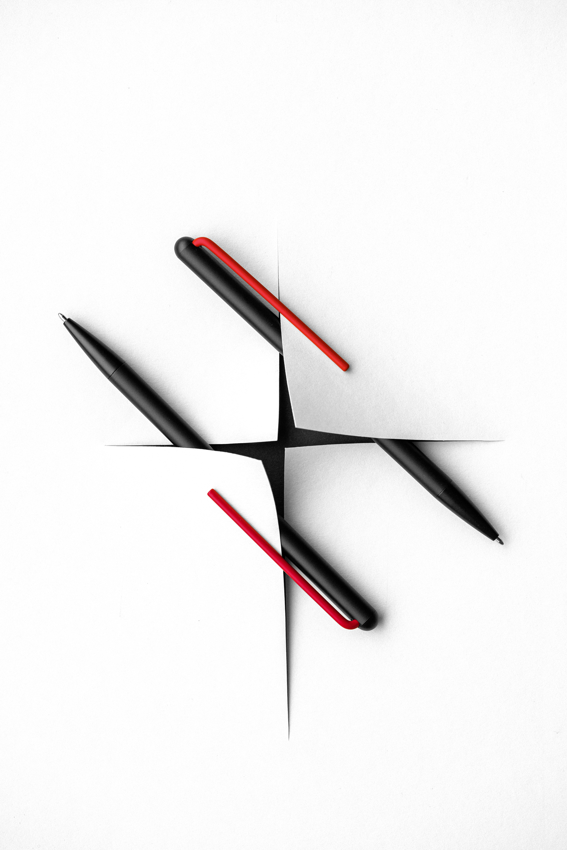 Шариковая ручка Pininfarina GrafeeX с красным клипом-1