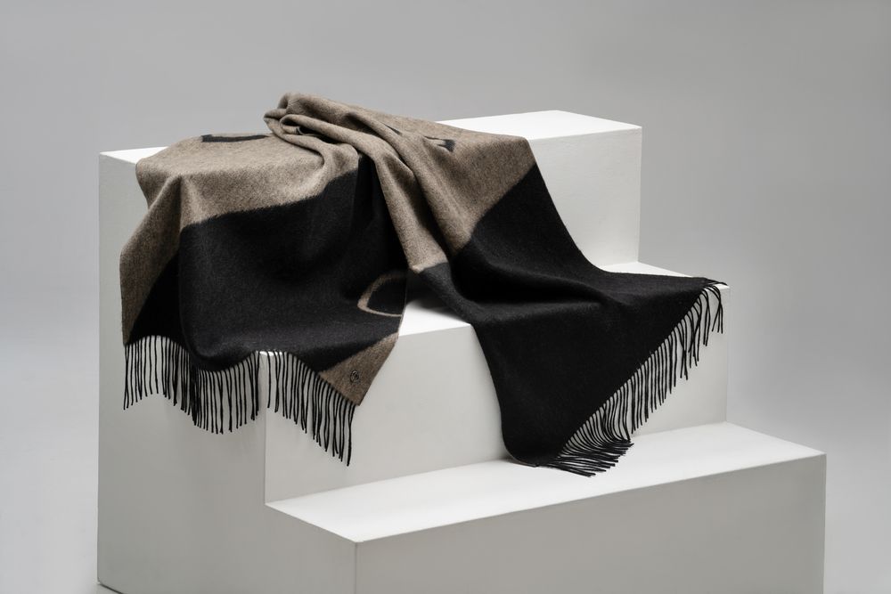 Палантин Charming, черный с бежевым-8