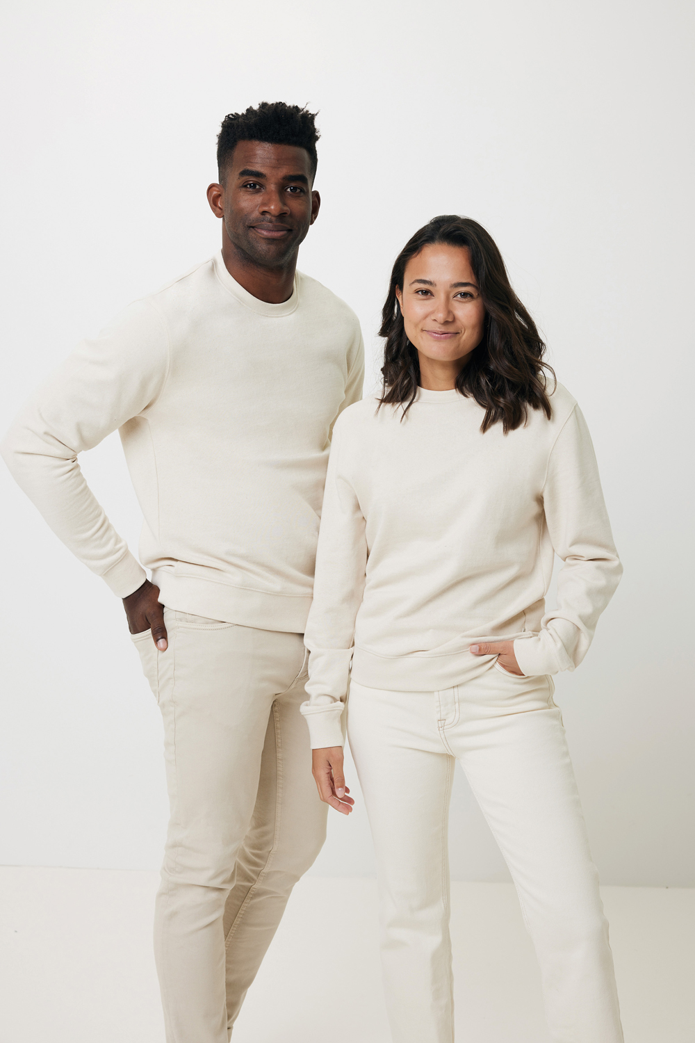 Свитшот Iqoniq Denali из переработанного неокрашенного хлопка, унисекс, 340 г/м²-31