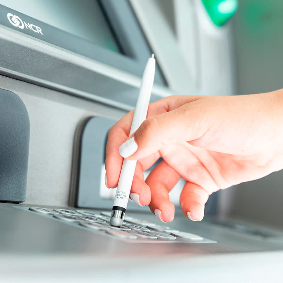 Шариковая ручка со стилусом VERNE, белый,  антибактериальный пластик, белый-6