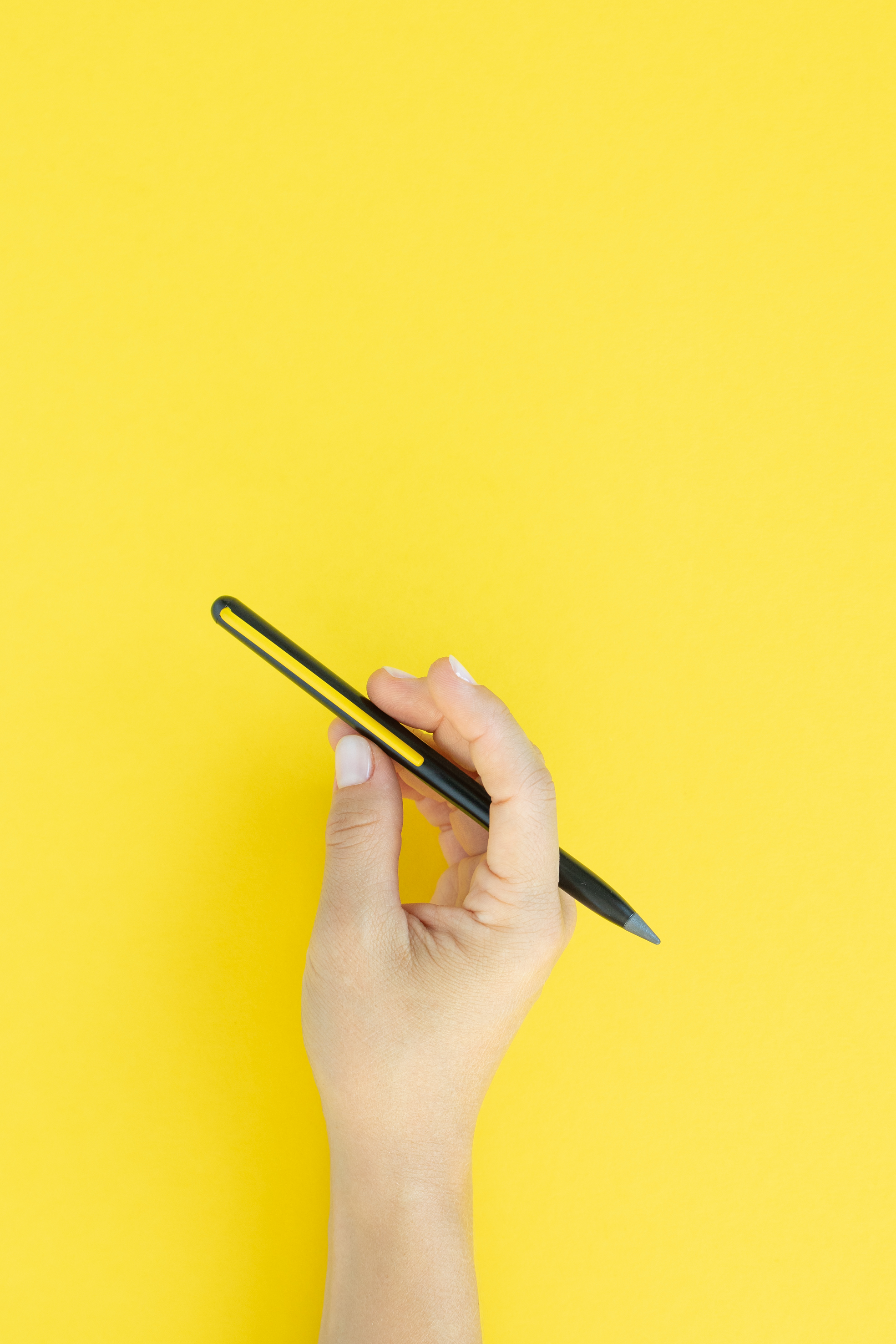 Карандаш Pininfarina GrafeeX с желтым клипом в чехле из переработанной кожи-4