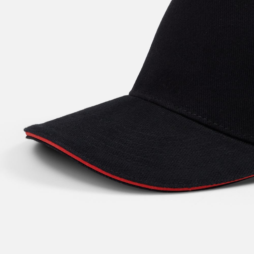 Бейсболка Classic 2.0, черная с красным кантом-1