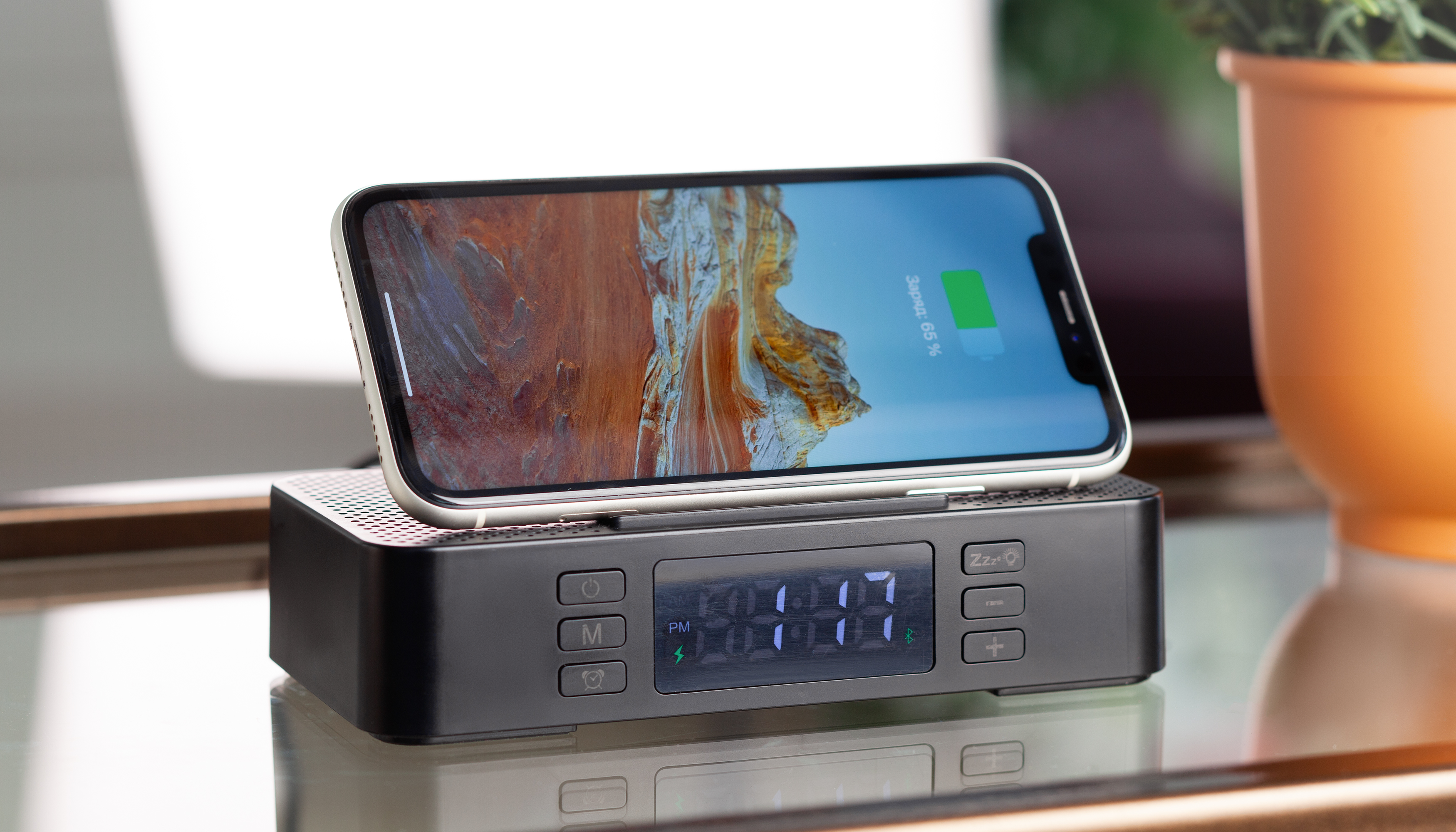 Настольные часы "Smart Box" с bluetooth колонкой (2х3Вт), беспроводным (15W) зарядным устройством и складной подставкой под смартфон-2