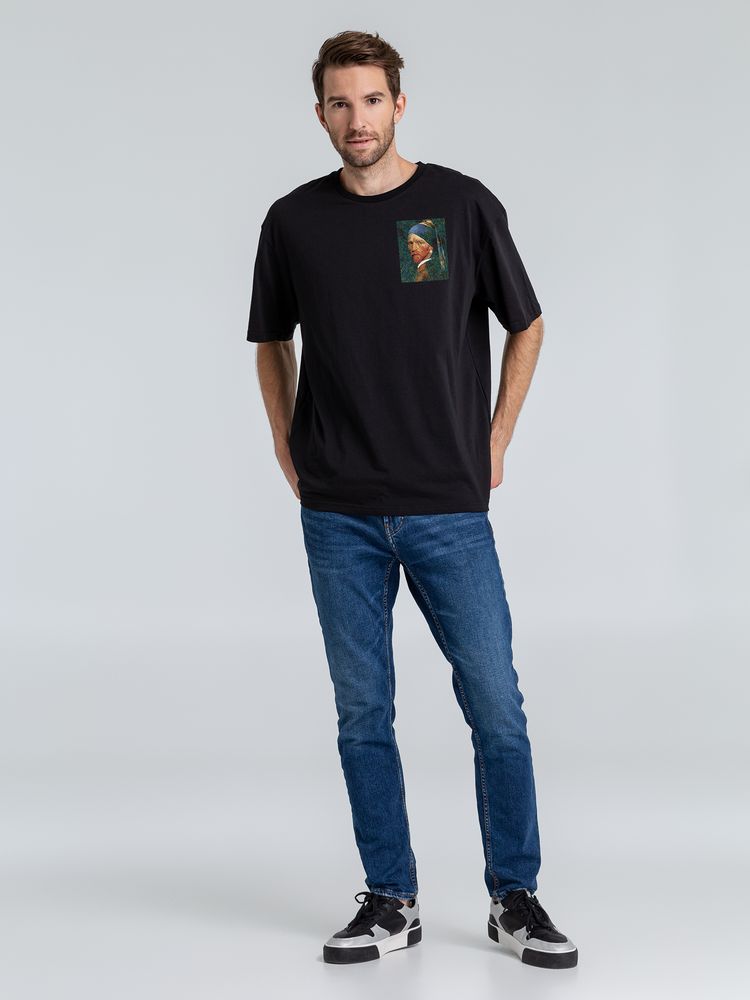 Футболка оверсайз «Мужчина с жемчужной сережкой», черная-2