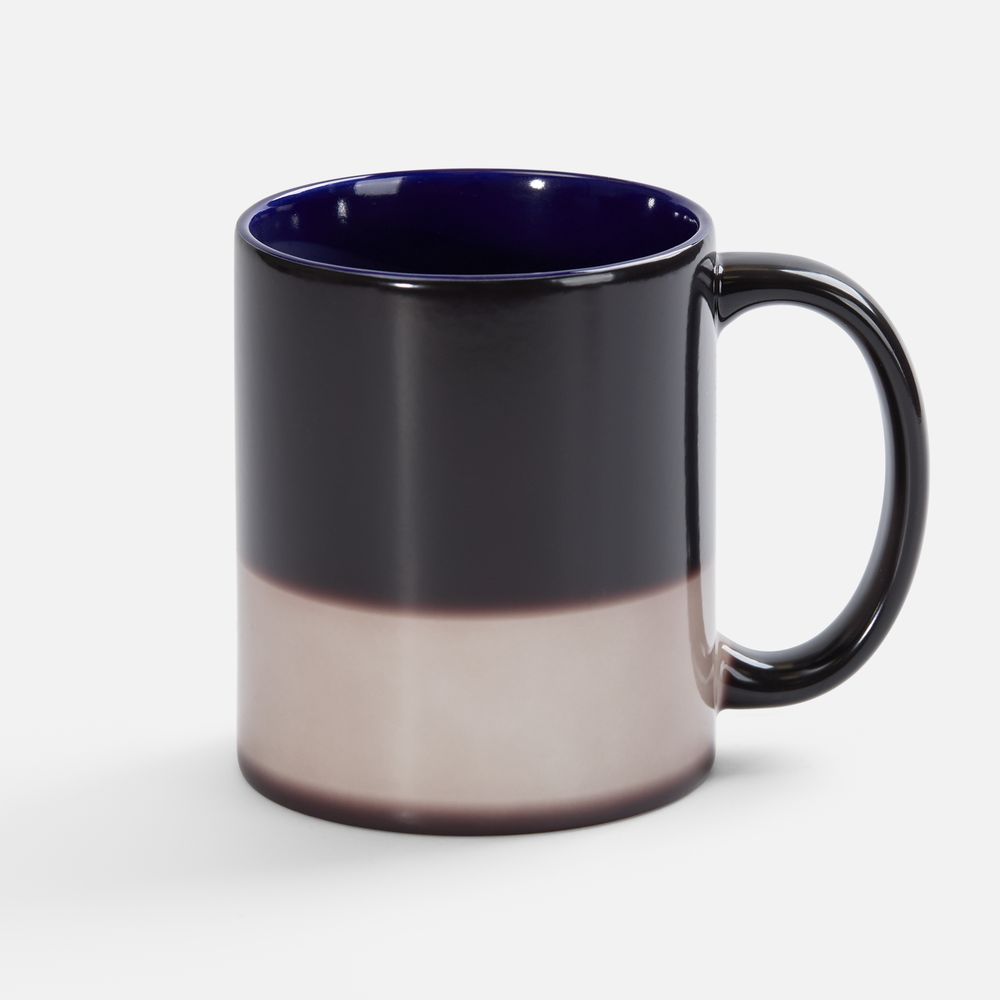 Кружка-хамелеон On Display, глянцевая, черная с синим-2