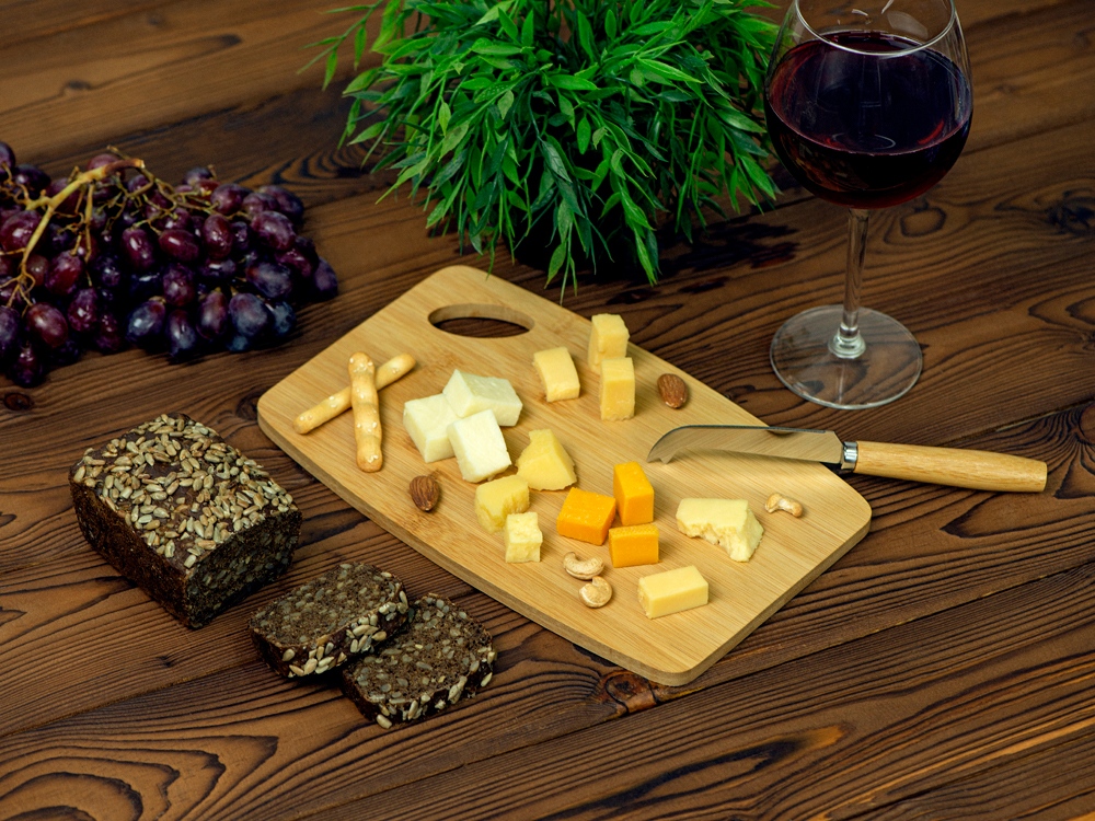 Набор для сыра с ножом и доской из бамбука-1