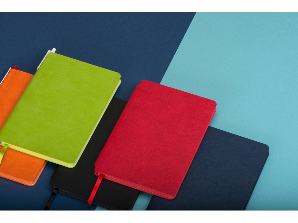 Блокнот Notepeno 130x205 мм с тонированными линованными страницами, темно-синий-12