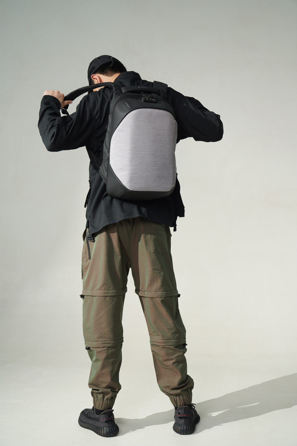 Рюкзак KORIN ClickPack 46х34х16 см, черный/серый-17