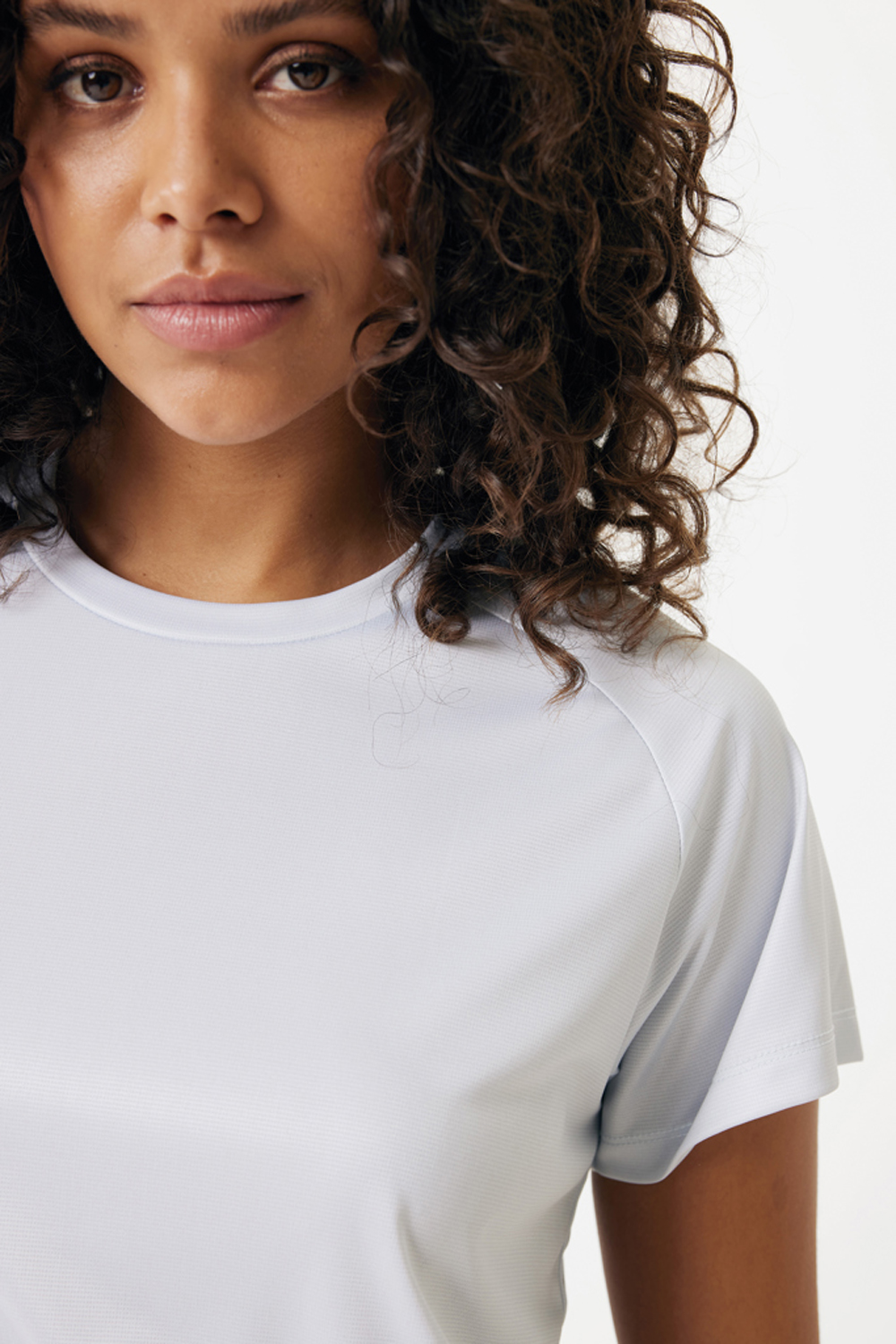 Спортивная футболка Iqoniq Tikal из переработанного полиэстера AWARE™, унисекс, 150 г/м²-7