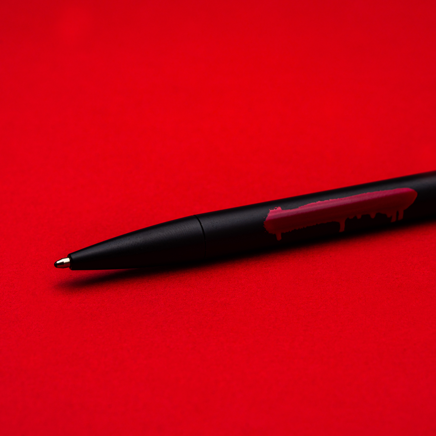 Набор Pininfarina Banksy Крыса: шариковая ручка GrafeeX и блокнот линованный из каменной бумаги, А5-3