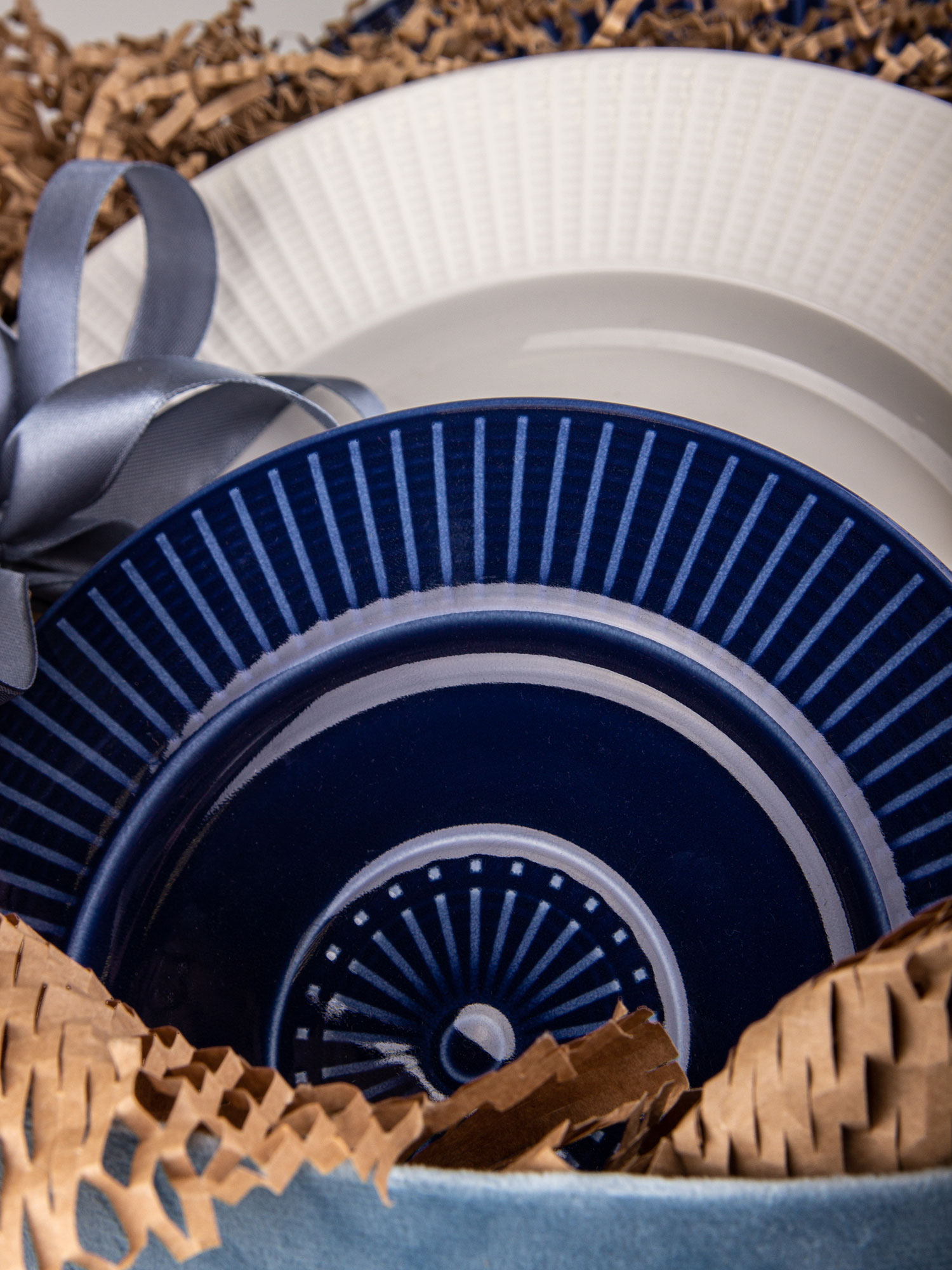 Подарочный набор "Английский люкс" с фарфоровой посудой-1