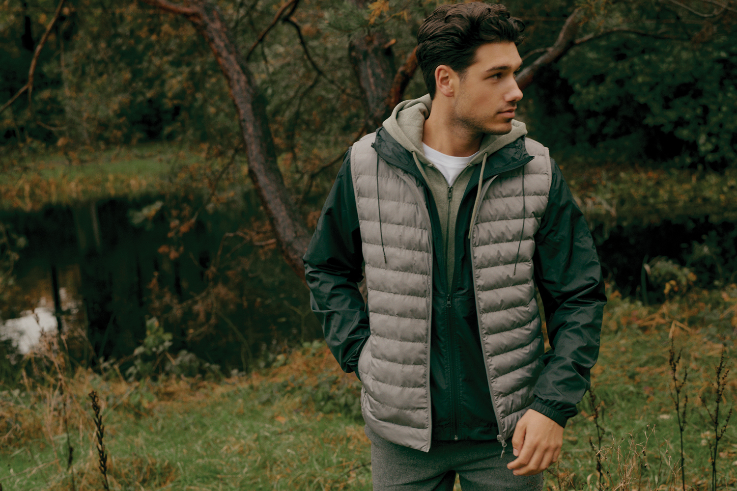 Ветровка Iqoniq Logan из переработанного полиэстера AWARE™, унисекс, 70 г/м²-11