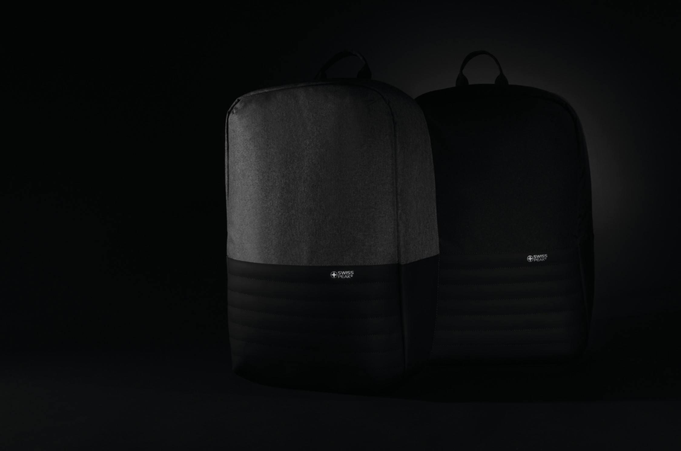 Антикражный рюкзак для ноутбука Swiss Peak с RFID-защитой из rPET AWARE™, 15,6’’-9