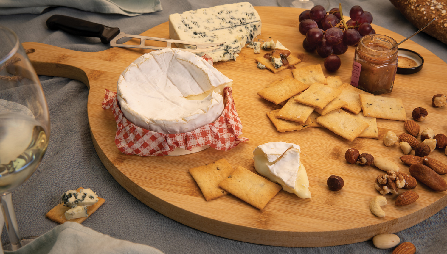 Круглая сервировочная доска из бамбука Ukiyo-4