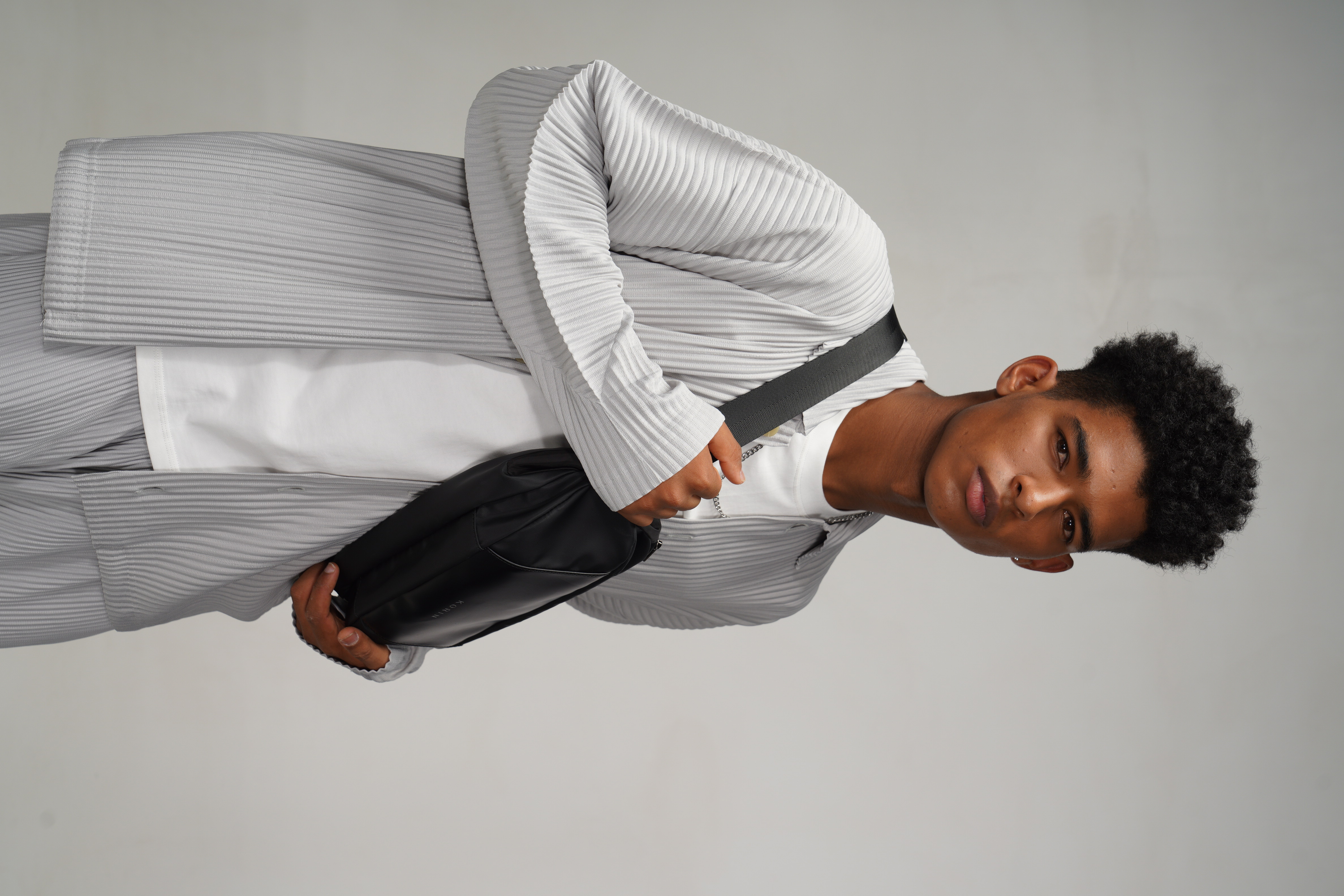 Наплечная сумка FlipSling 32х16х10 см, черная-14