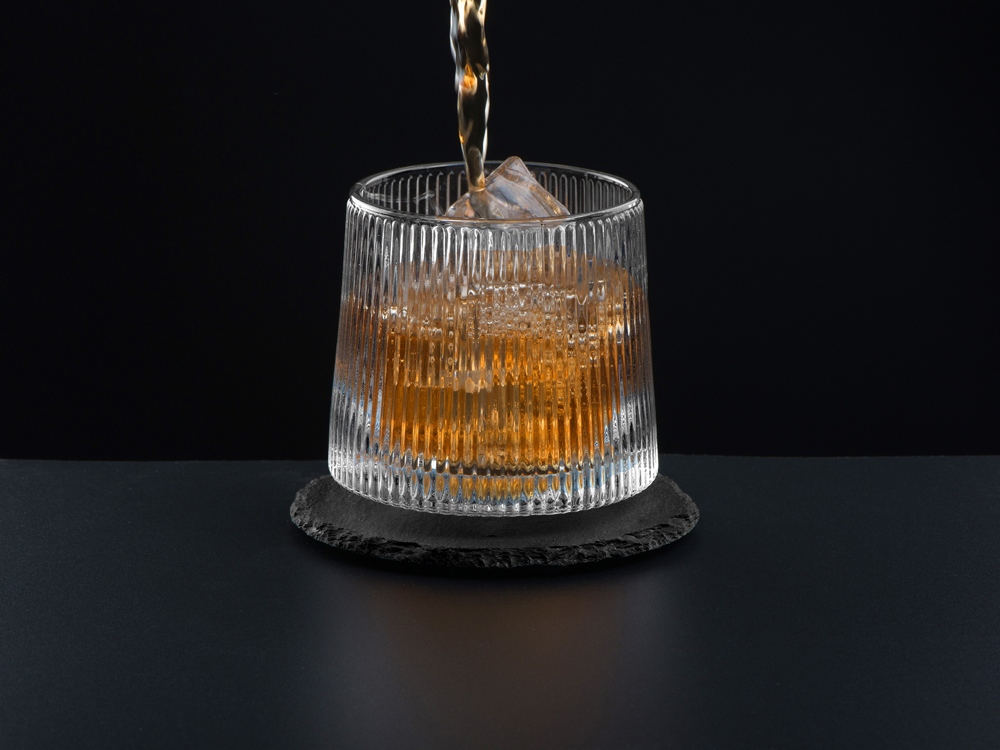 Вращающийся бокал для виски на сланцевом костере Ventura-1