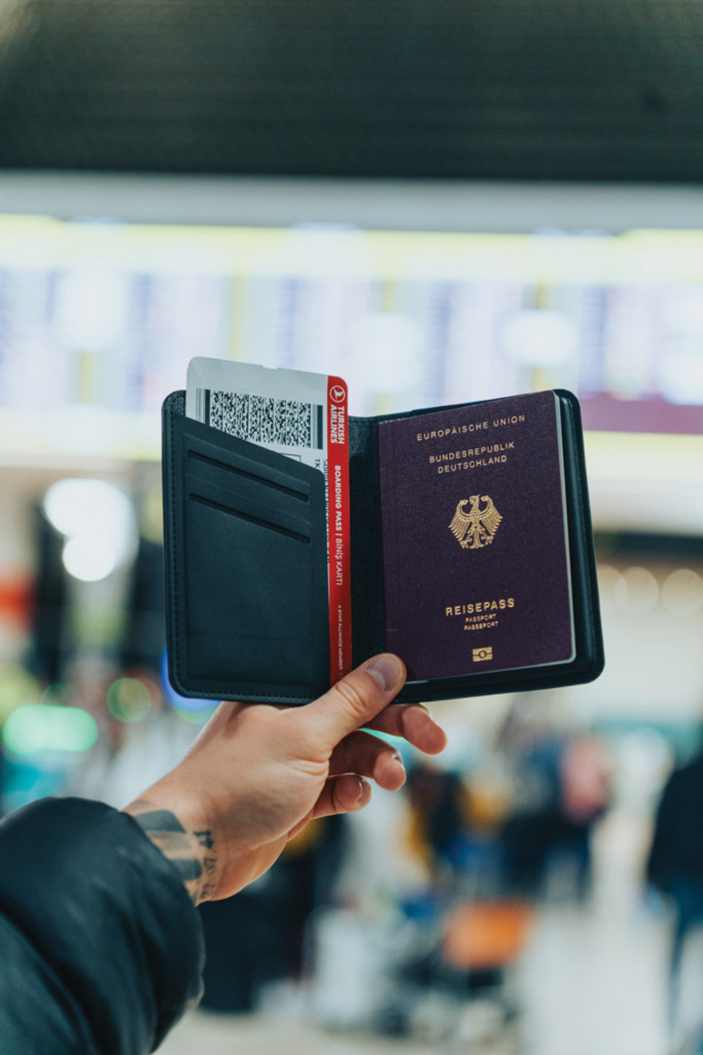 Обложка для паспорта Travelfinder с технологией Find My-8