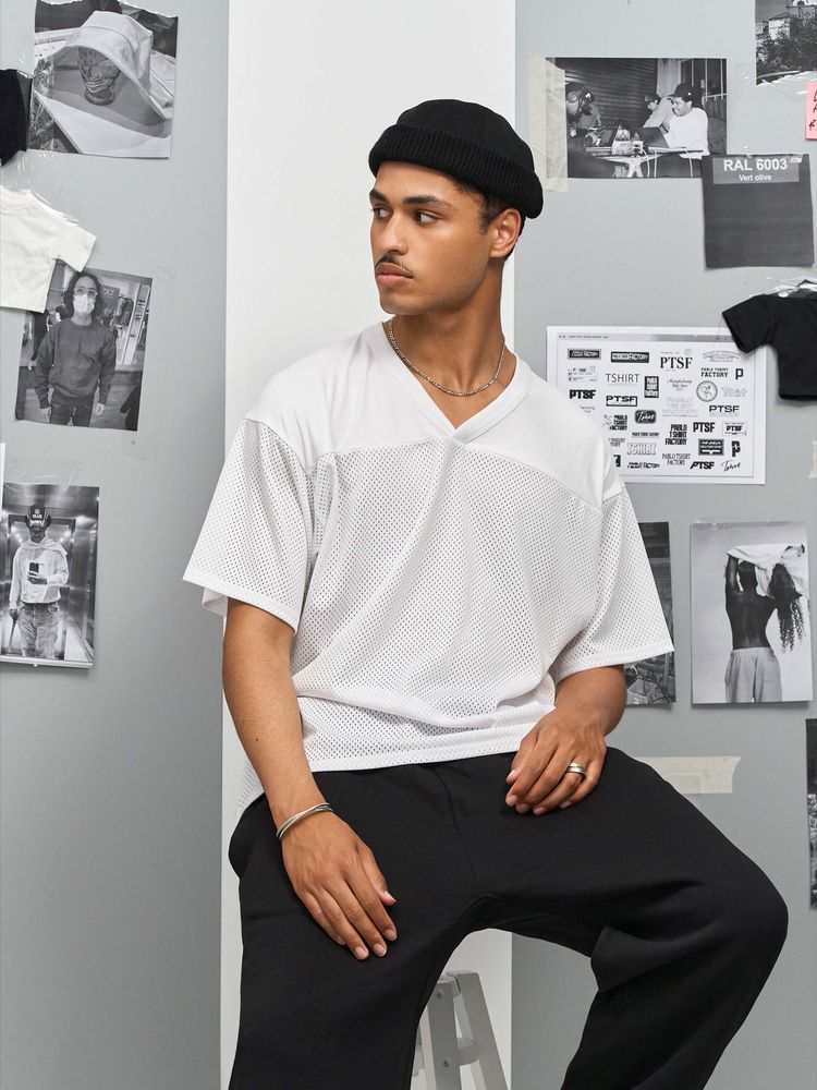 Футболка унисекс Nino с V-образным вырезом, черная-2