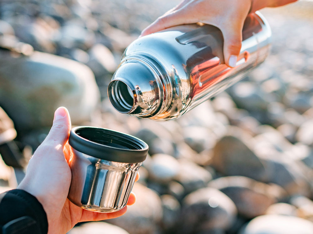 Термос для напитков, вакуумный, бытовой, тм bobber. Объем 1 литр. Артикул Flask-1000 Glossy-6