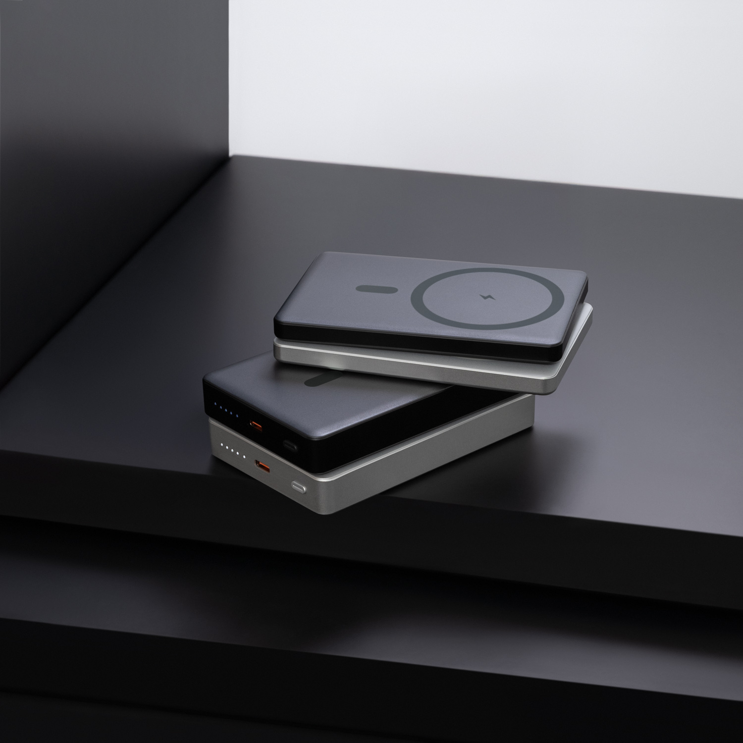 Внешний аккумулятор Atlantis PD 5000mAh с функцией беспроводной зарядки 15W, серебряный-10