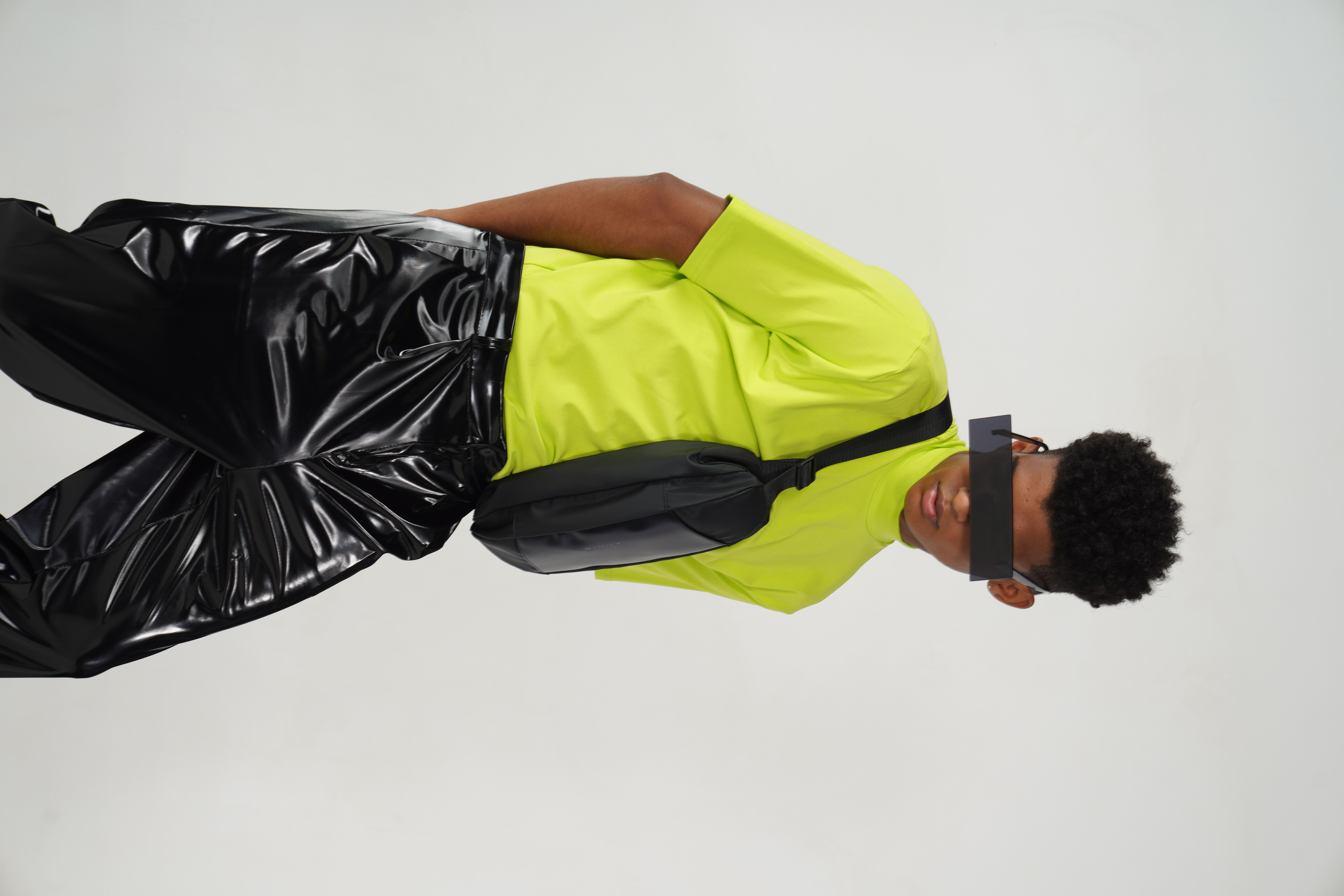 Наплечная сумка FlipSling 32х16х10 см, черная-12