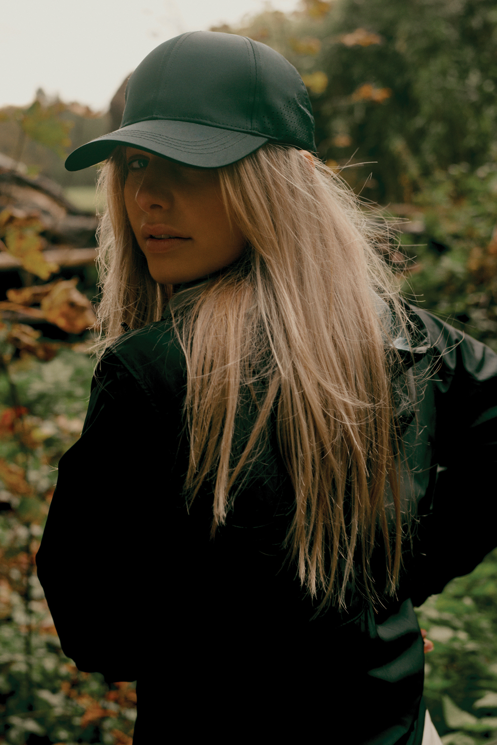 Ветровка Iqoniq Logan из переработанного полиэстера AWARE™, унисекс, 70 г/м²-10