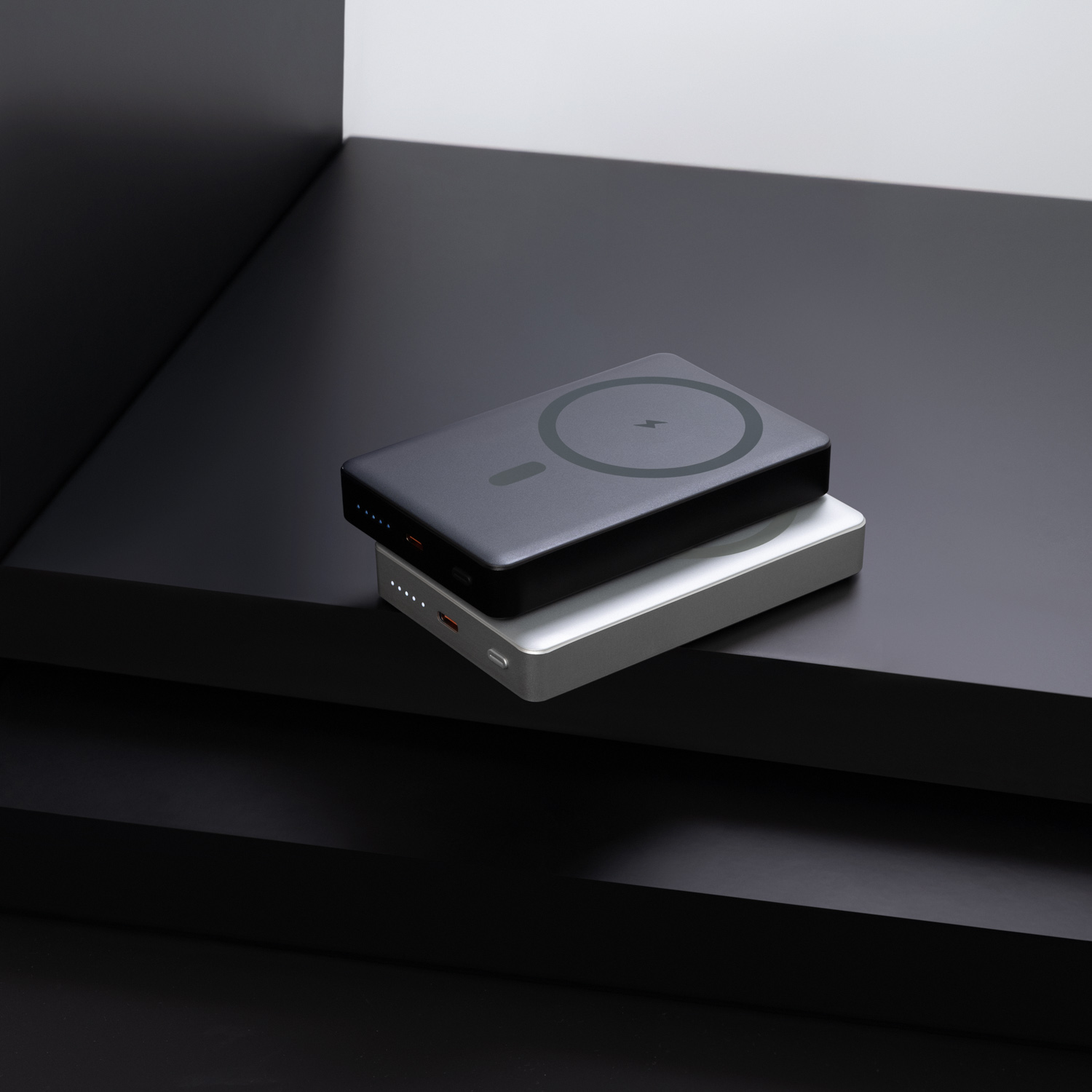 Внешний аккумулятор Атлантис Плюс PD (Atlantis PD Plus) 10000mAh с функцией беспроводной зарядки 15W, серебряный-9