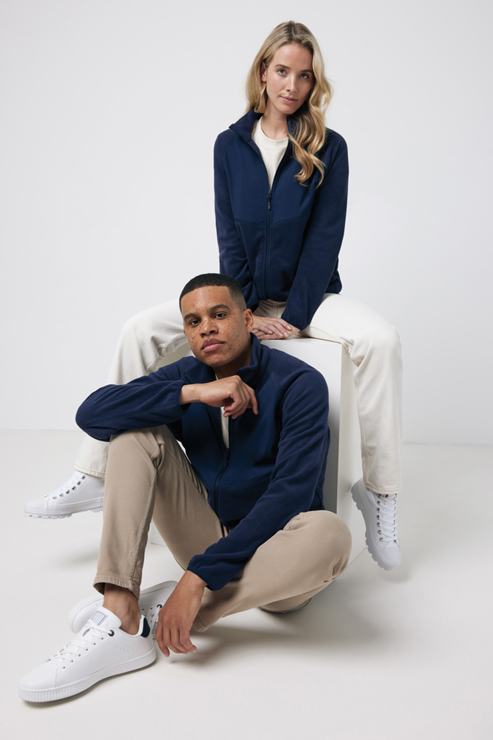 Толстовка Iqoniq Talung из переработанного полиэстера AWARE™, унисекс, 240 г/м²-4