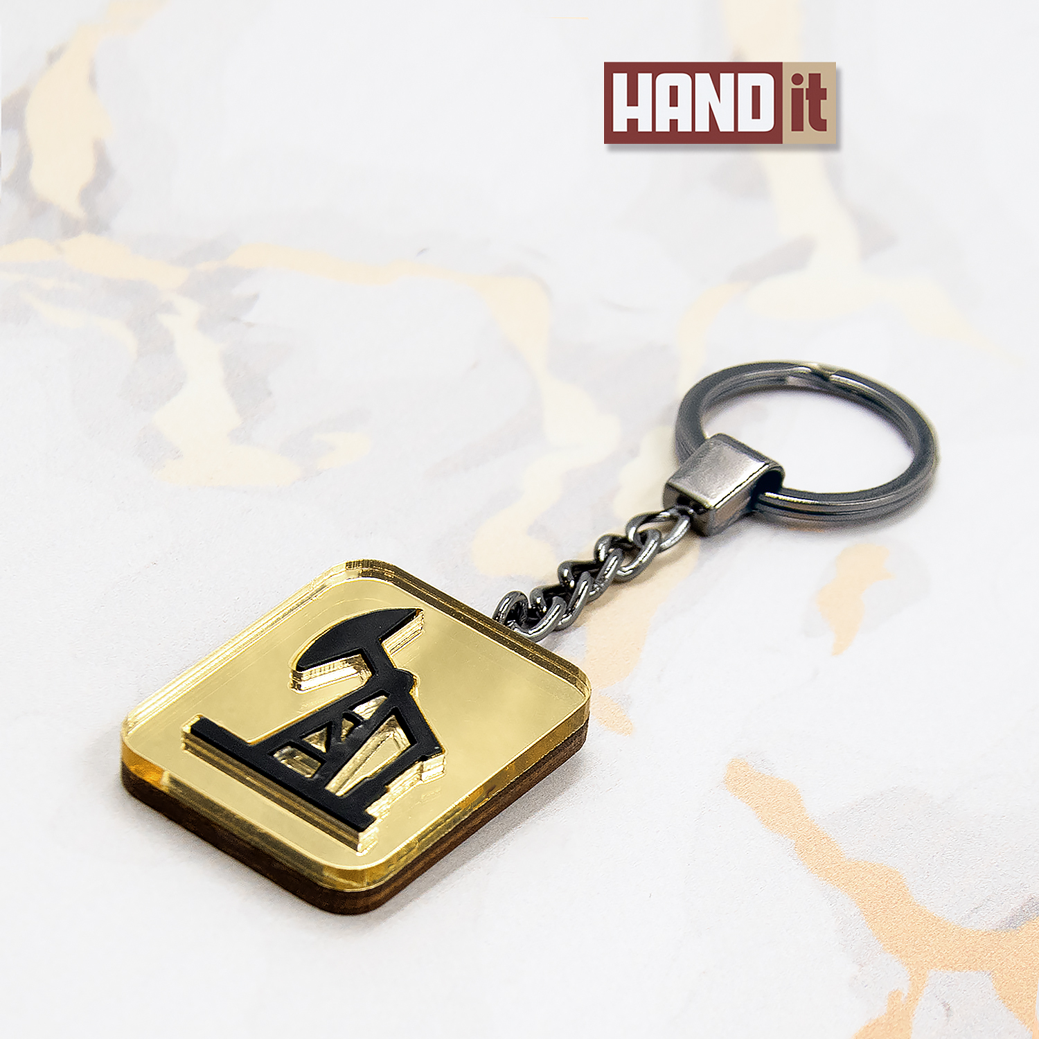 Брелок Нефтяная вышка (золотой с черным)-0