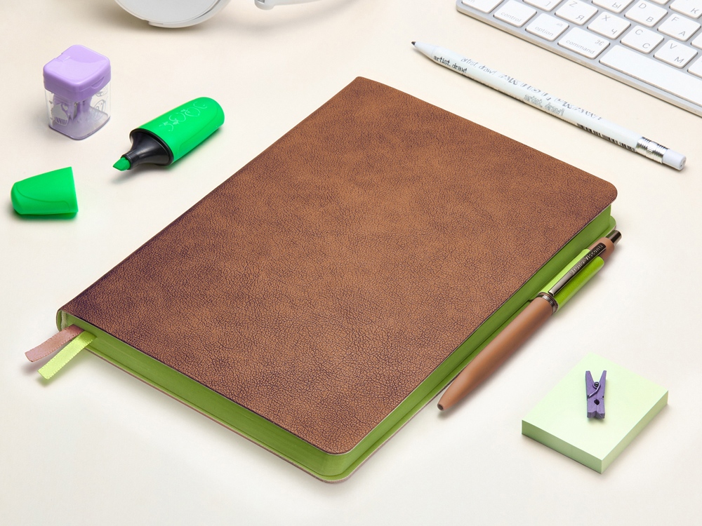 Ежедневник А5 датированный Boston 2026, коричневый с салатовым обрезом-10
