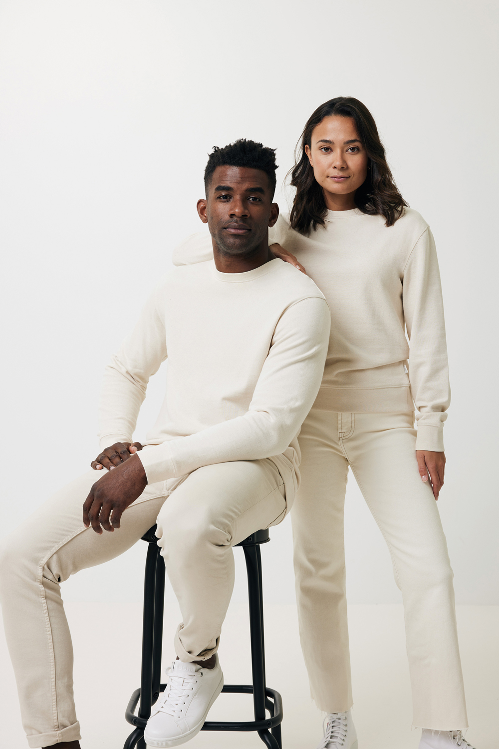 Свитшот Iqoniq Denali из переработанного неокрашенного хлопка, унисекс, 340 г/м²-35