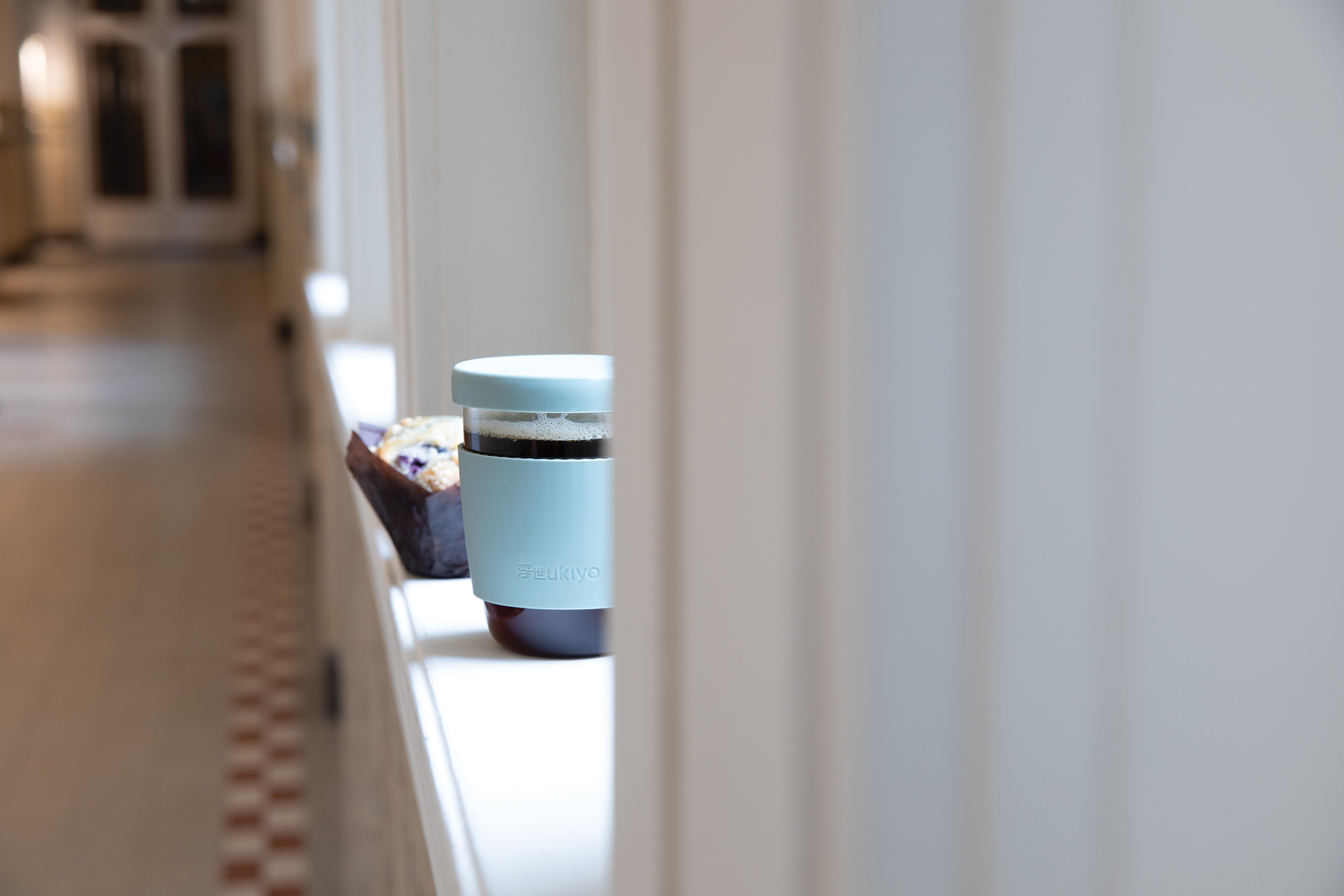 Стакан из боросиликатного стекла Ukiyo с силиконовой крышкой и держателем-4