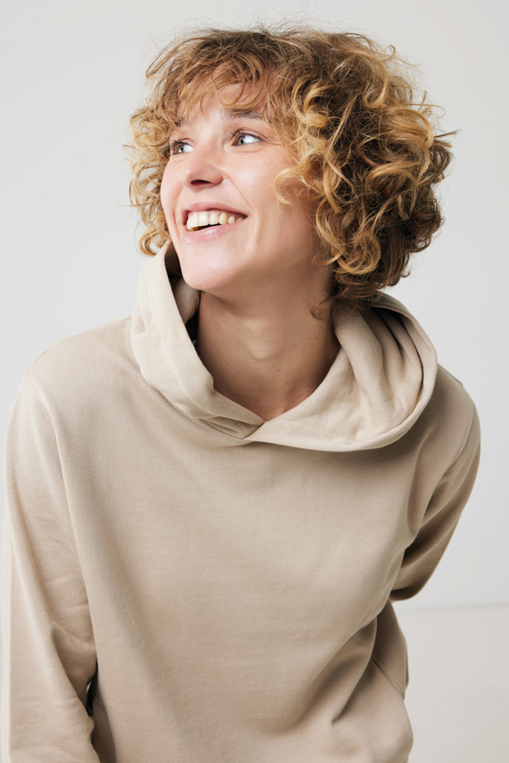 Худи Iqoniq Yengo из переработанного хлопка, унисекс, 280 г/м²-17