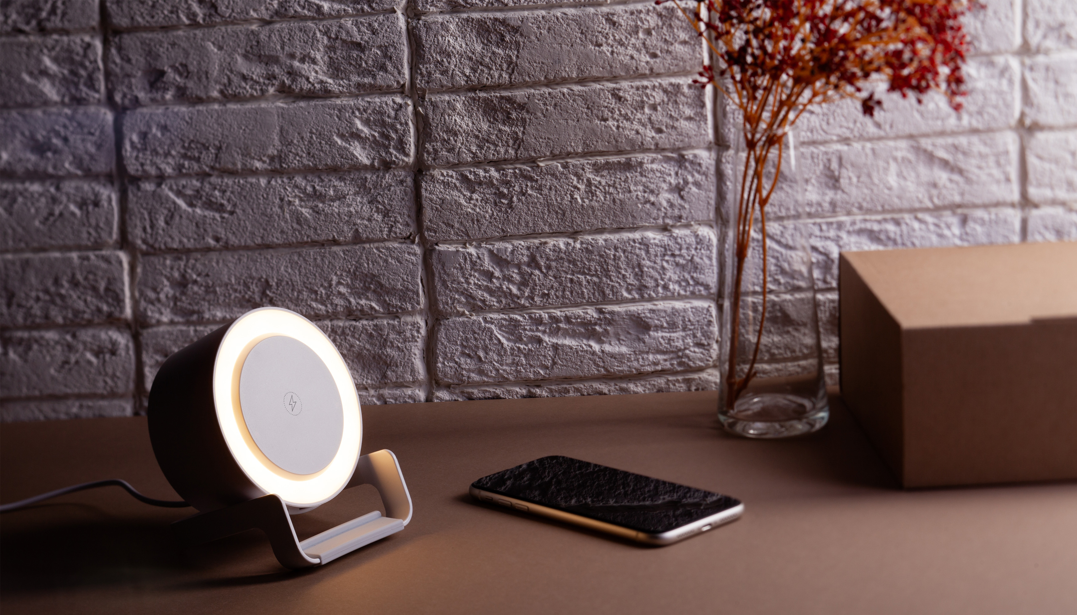 Bluetooth колонка-подставка "Smart Sound" с беспроводным (10W) зарядным устройством и лампой-1
