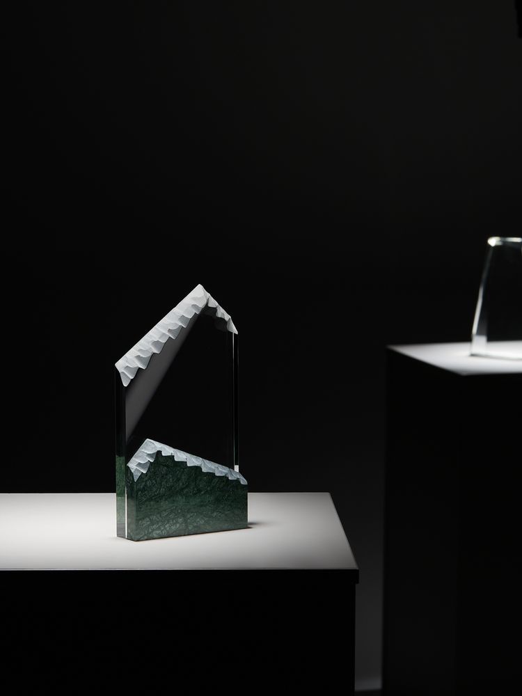 Стела Clifftop-3