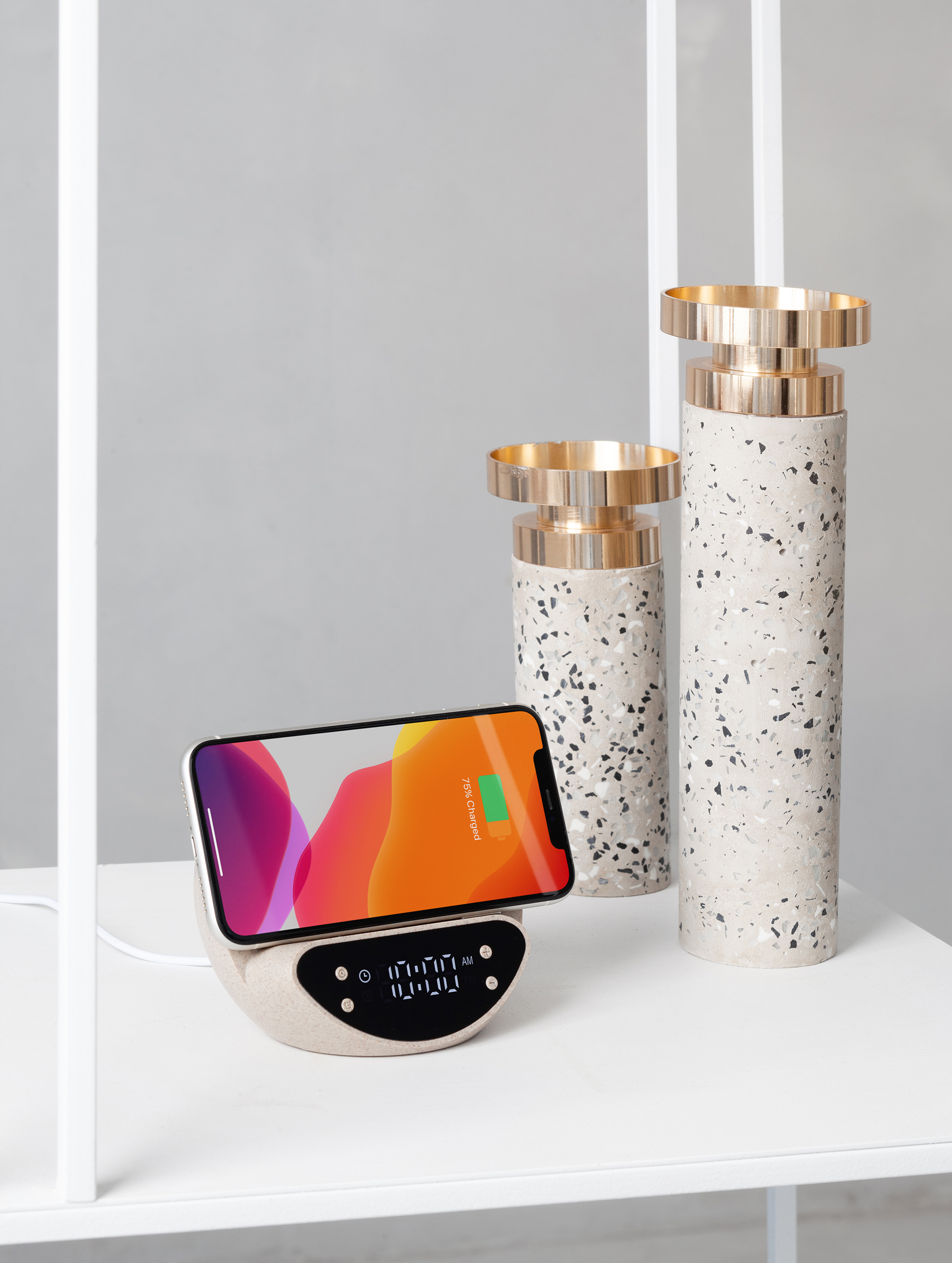 Настольные часы "Smiley" с беспроводным (10W) зарядным устройством и будильником, пшеница/бамбук/пластик-7