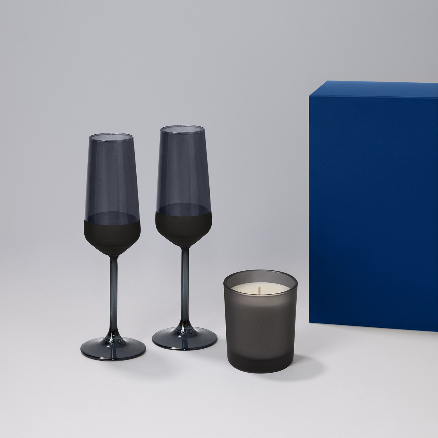Подарочный набор свеча Энигма (Enigma) + 2 бокала для шампанского Блэк Эдишн (Black Edition) в синей коробке-0