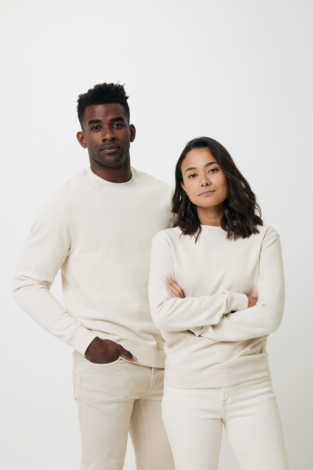 Свитшот Iqoniq Denali из переработанного неокрашенного хлопка, унисекс, 340 г/м²-29