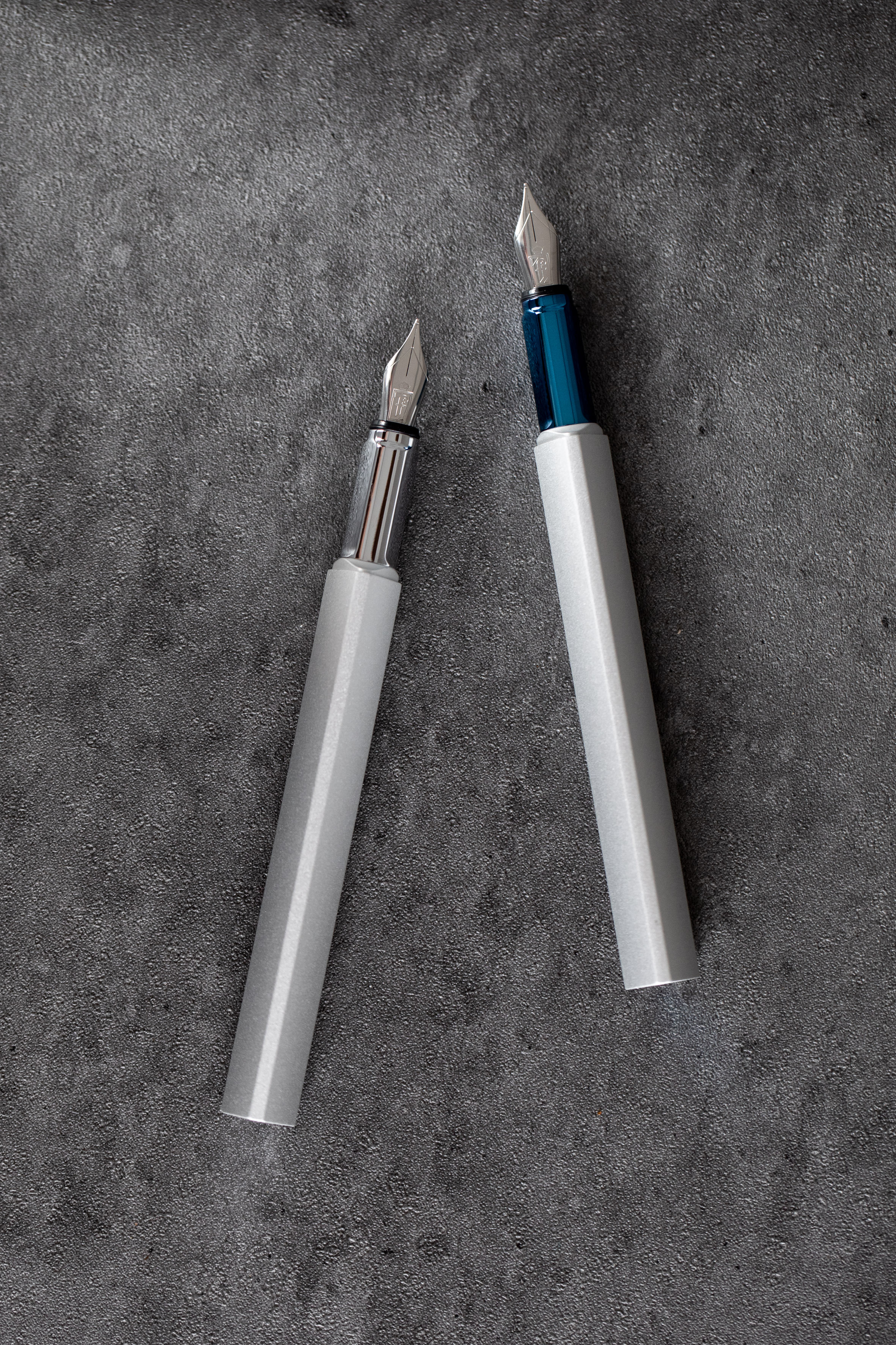 Перьевая ручка Pininfarina PF One SILVER /BLUE-17