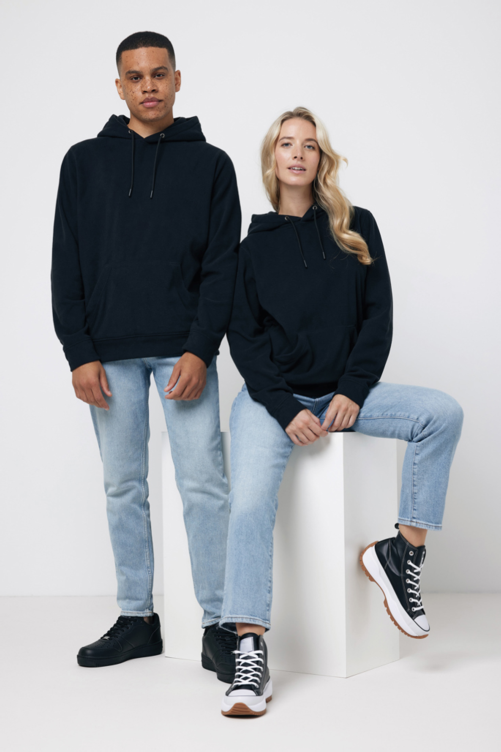 Худи Iqoniq Trivor из переработанного полиэстера AWARE™, унисекс, 240 г/м²-4